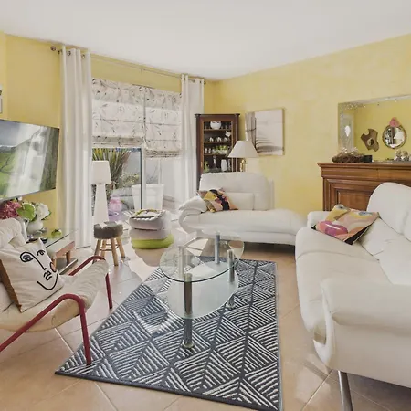 Charmante Maison Rose Pour 4 - 500m De La *