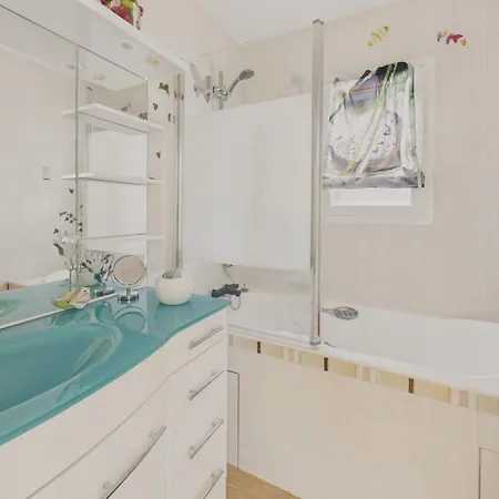 Charmante Maison Rose Pour 4 - 500m De La Lanton