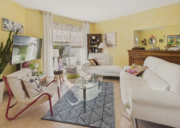 Charmante Maison Rose Pour 4 - 500m De La *