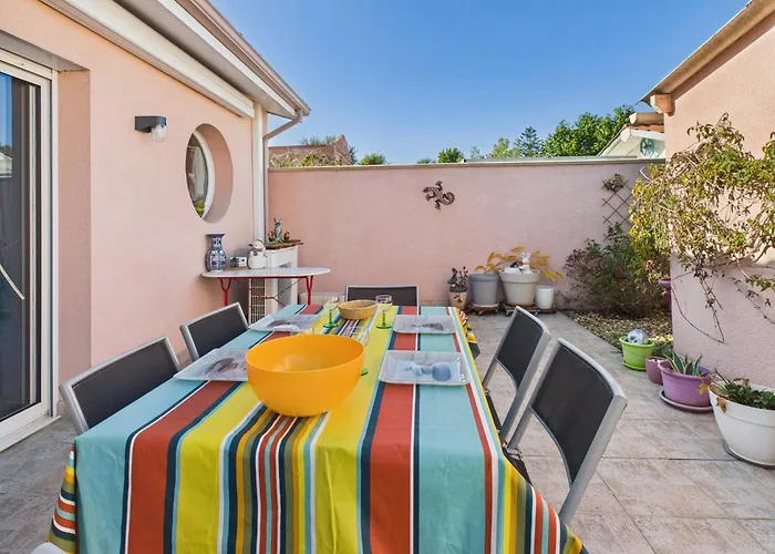 펜션 Charmante Maison Rose Pour 4 - 500m De La