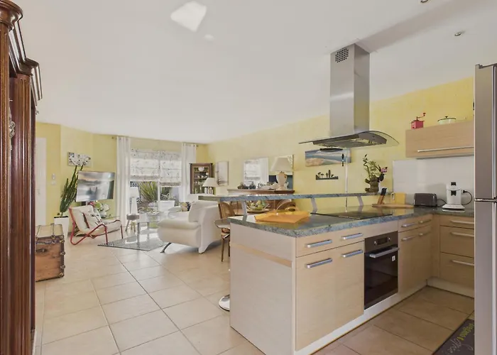 Charmante Maison Rose Pour 4 - 500m De La