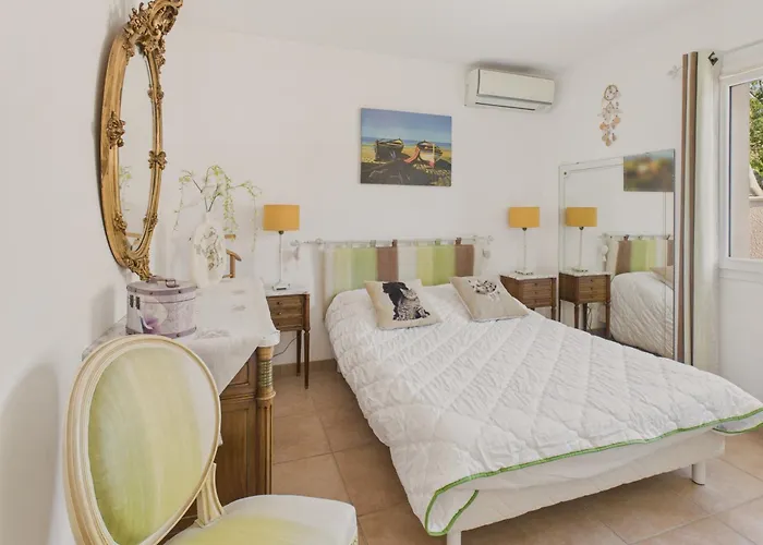 Charmante Maison Rose Pour 4 - 500m De La