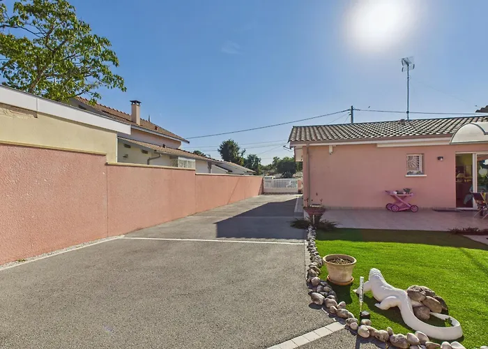 Charmante Maison Rose Pour 4 - 500m De La 펜션