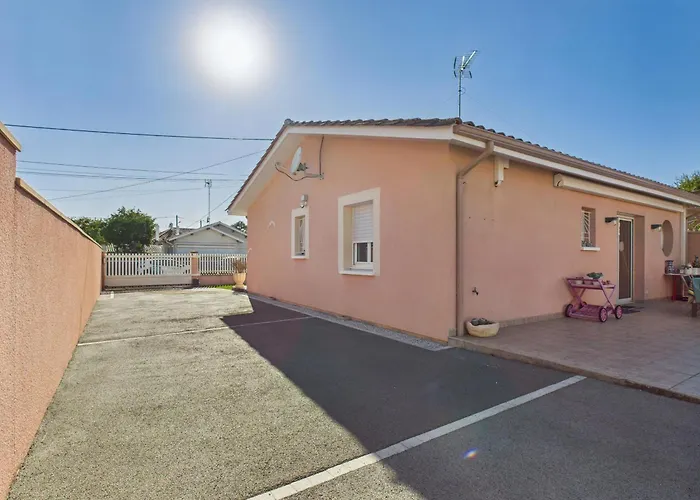 펜션 Charmante Maison Rose Pour 4 - 500m De La *