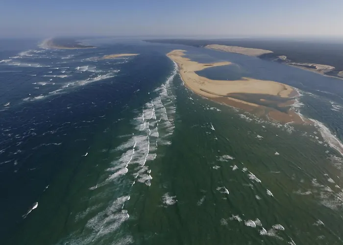 Charmante Maison Rose Pour 4 - 500m De La 펜션 랑통