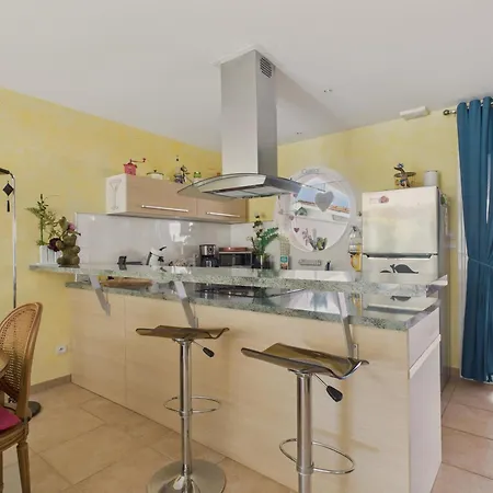 Charmante Maison Rose Pour 4 - 500m De La Lanton