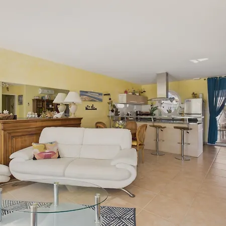 Charmante Maison Rose Pour 4 - 500m De La
