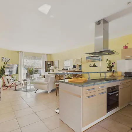 Charmante Maison Rose Pour 4 - 500m De La