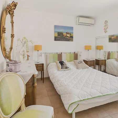 Charmante Maison Rose Pour 4 - 500m De La