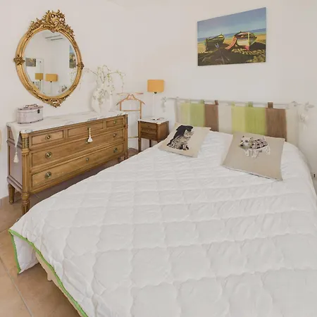 Charmante Maison Rose Pour 4 - 500m De La Semesterbostad