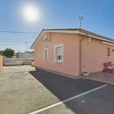 Semesterbostad Charmante Maison Rose Pour 4 - 500m De La *