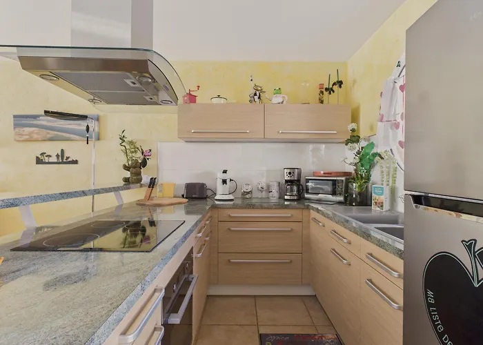 Charmante Maison Rose Pour 4 - 500m De La Дом отдыха Лантон